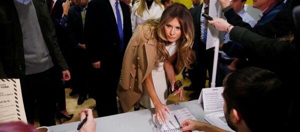 Трампова супруга Меланија Трамп на бирачком месту у Њујорку - Sputnik Србија