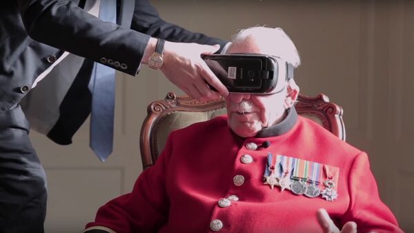 „Tvajn“ - Veteran Drugog svetskog rata koristi uređaj za virtuelnu realnost (Dan sećanja, 2016) - Sputnik Srbija