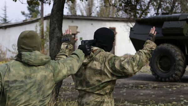 Pokazna vežba elemenata borilačkih veština pogranične službe na Krimu - Sputnik Srbija