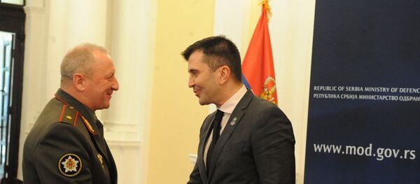 Ministrar odbrane Srbije Zoran Đođević sa prvim zamenikom ministra odbrane Republike Belorusije general-majorom Olegom Aleksejevičem Belokonjevim. Ministrar odbrane Srbije Zoran Đođević sa prvim zamenikom ministra odbrane Republike Belorusije general-majorom Olegom Aleksejevičem Belokonjevim. - Sputnik Srbija