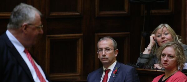 Vojislav Šešelj i Majkl Davenport Vojislav Šešelj i Majkl Davenport - Sputnik Srbija