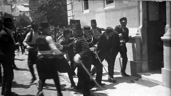 Hapšenje Gavrila Principa nakon atentata na Franca Ferdinanda - Sputnik Srbija
