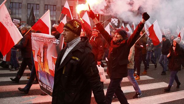 Демонстранти током протестне шетње коју су организовале десничарске и националистичке групе поводом обележавања Дана независности у Варшави - Sputnik Србија