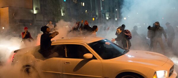 Демонстранти на протесту против Трампа у Портланду Демонстранти на протесту против Трампа у Портланду - Sputnik Србија