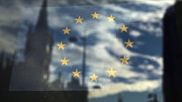 Застава ЕУ кроз коју се види Лондон - Sputnik Србија