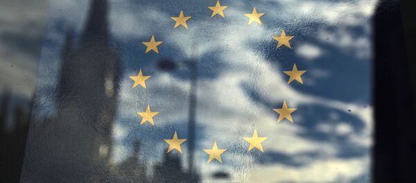 Zastava EU kroz koju se vidi London - Sputnik Srbija