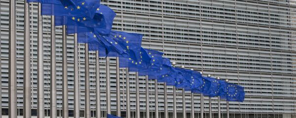 Заставе ЕУ испред седишта ЕУ у Бриселу - Sputnik Србија