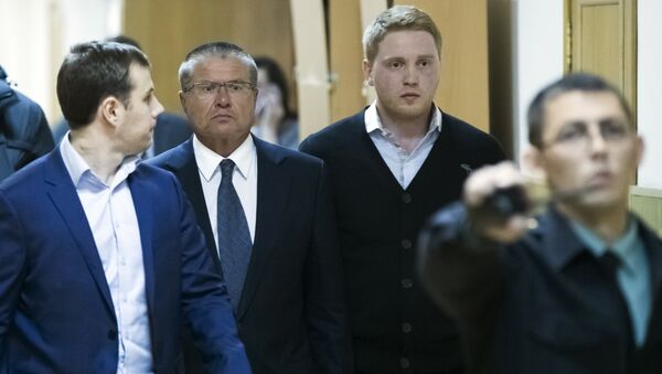 Ministar za ekonomski razvoj Rusije Aleksej Uljukajev dolazi u sud u Moskvi - Sputnik Srbija