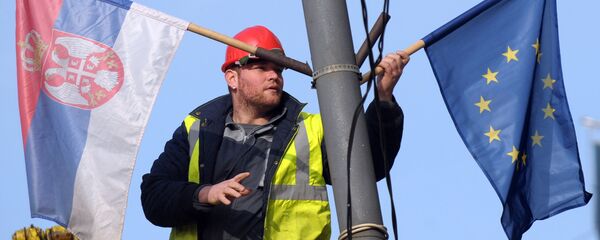 Zastave Srbije i EU u Beogradu - Sputnik Srbija