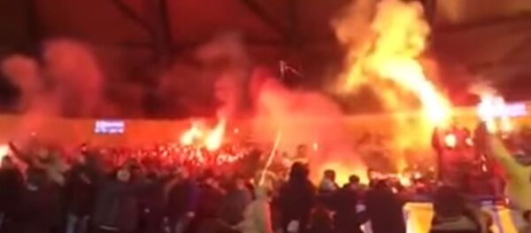 Ukrajinci pale srpsku zastavu Ukrajinci pale srpsku zastavu - Sputnik Srbija