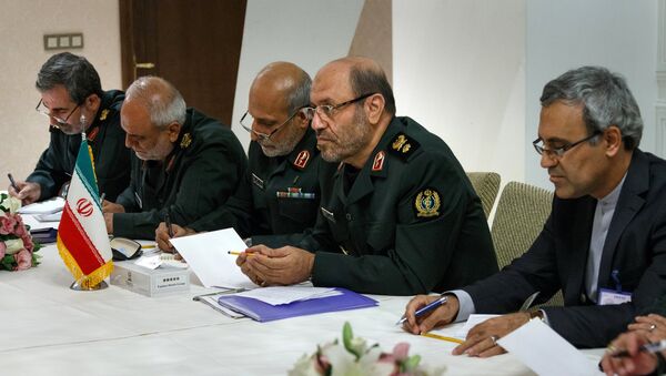 Министар одбране Ирана током разговора са руским колегом Сергејом Шојгујем - Sputnik Србија