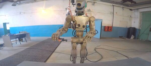Robot Fjodor ume da koristi aparat za gašenje požara, tester i lemelicu Robot Fjodor ume da koristi aparat za gašenje požara, tester i lemelicu - Sputnik Srbija