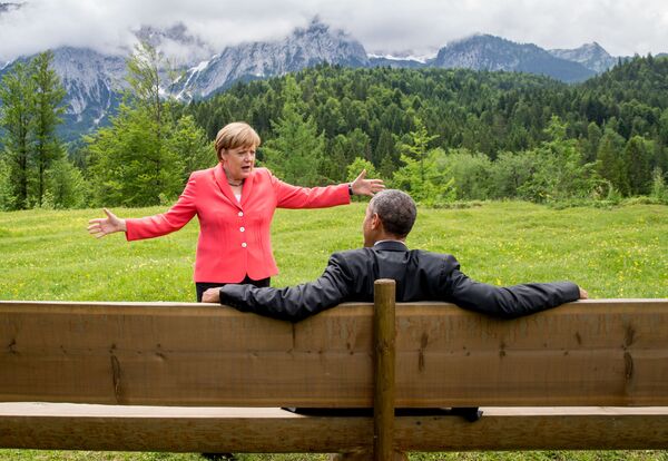 Nemačka kancelarka Angela Merkel i predsednik SAD Barak Obama tokom razgovora pored dvorca Elmau u Nemačkoj - Sputnik Srbija
