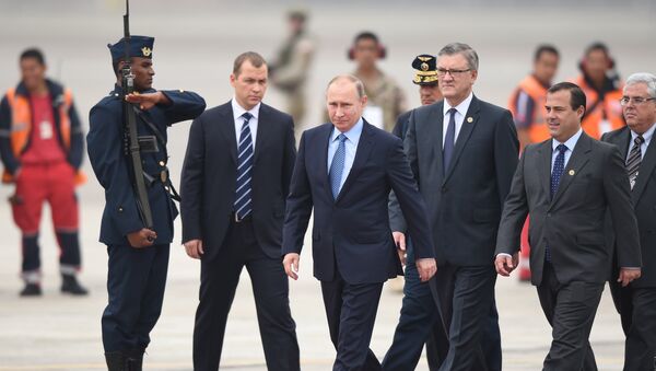 Predsednik Rusije Vladimir Putin na aerodromu u glavnom gradu Perua Limi - Sputnik Srbija