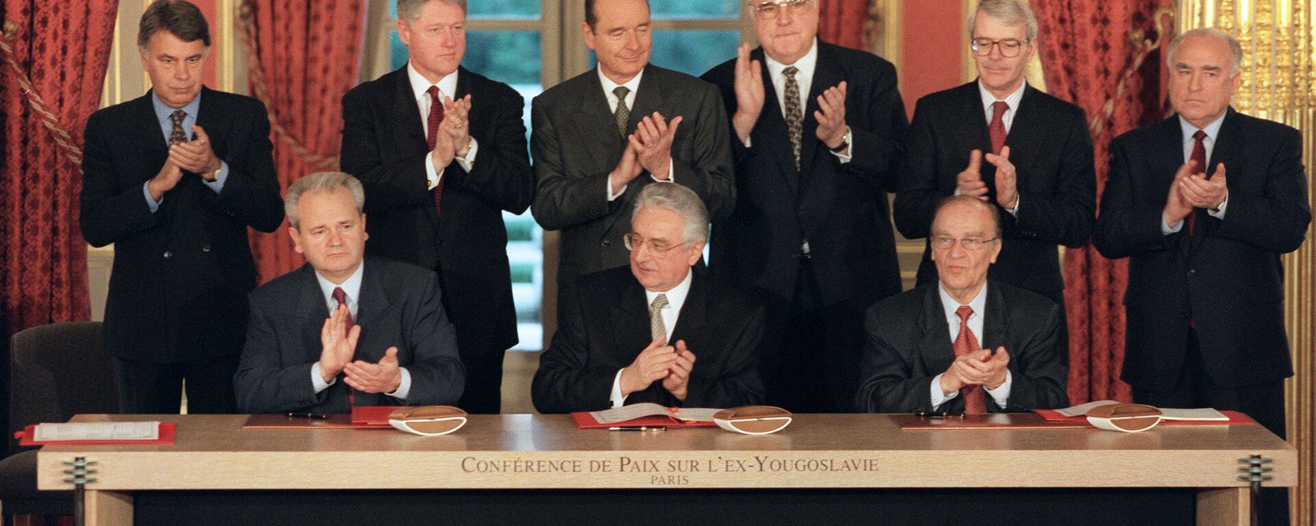 Алија Изетбеговић, Фрањо Туђман и Слободан Милошевић на мировним преговорима у бази Рајт Петерсон у Дејтону, Охајо.  - Sputnik Србија, 1920, 22.11.2021