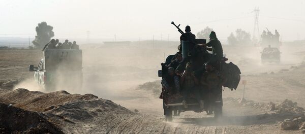 Шиитски борци на подручју јужно од Мосула, Ирак Шиитски борци на подручју јужно од Мосула, Ирак - Sputnik Србија