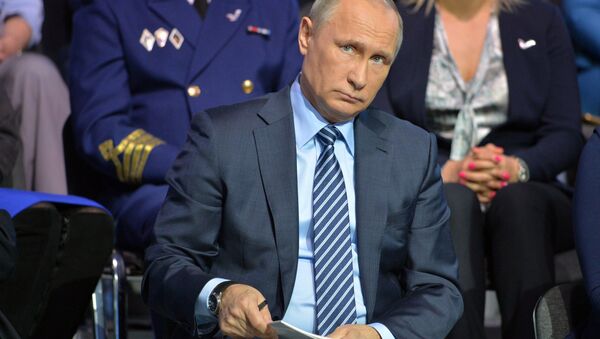 Ruski predsednik Vladimir Putin na forumu Opšteruskog narodnog fronta - Sputnik Srbija