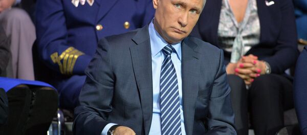 Руски председник Владимир Путин на форуму Општеруског народног фронта Руски председник Владимир Путин на форуму Општеруског народног фронта - Sputnik Србија