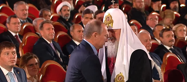 Patrijarh Kiril i ruski predsednik Vladimir Putin na obeležavanju patrijarhovog rođendana - Sputnik Srbija