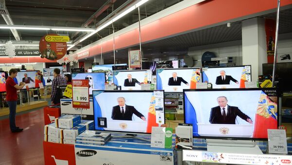 Vladimir Putin na televizijskim ekranima - Sputnik Srbija