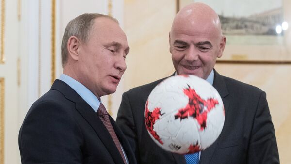 Председник Русије Владимир Путин и председник ФИФА Ђани Инфантино у Кремљу - Sputnik Србија