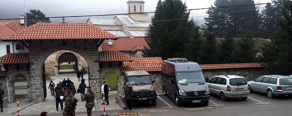 Расељени Срби са Косова и Метохије прославили су манастирску славу у Високим Дечанима. - Sputnik Србија