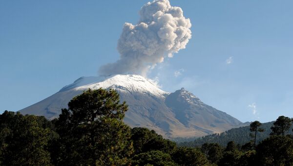Aktivan vulkan Popokatepetl u Meksiku - Sputnik Srbija