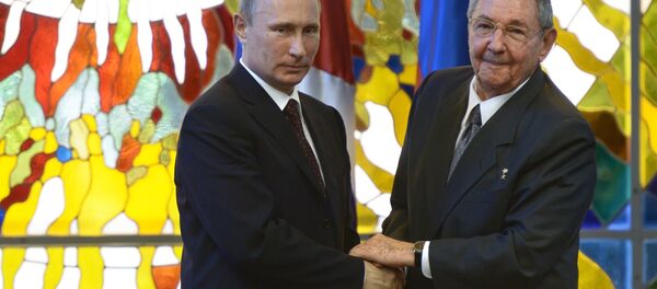 Председник Русије Владимир Путин и председник Државног савета и Савета министара Кубе Раул Кастро - Sputnik Србија