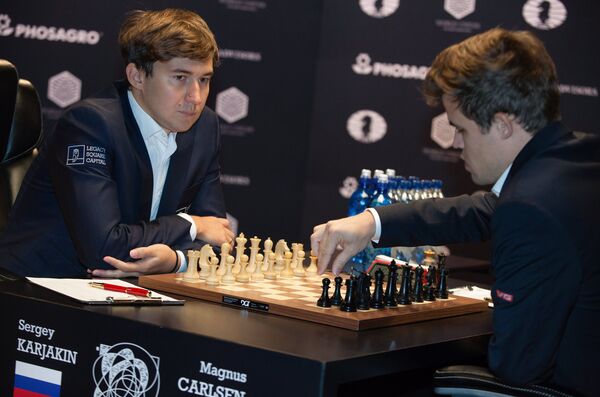 Шаховски меч велемајстора Сергеја Карјакина и велемајстора Магнуса Карсена Шаховски меч велемајстора Сергеја Карјакина и велемајстора Магнуса Карсена - Sputnik Србија