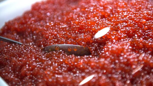 Трампу стигао сандук кавијара црвеног лососа из Русије