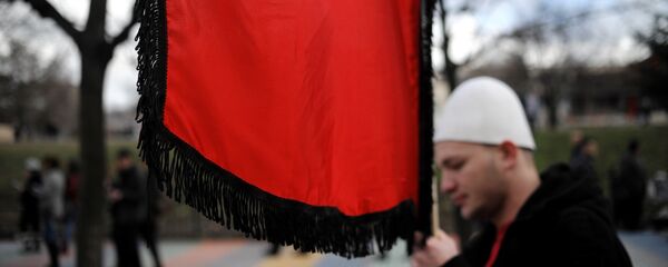 Kosovski albanac ljubi zastavu Kosovski albanac ljubi zastavu - Sputnik Srbija