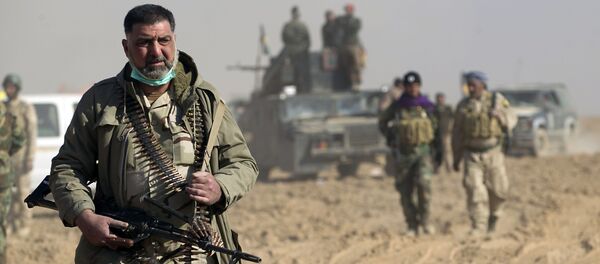 Војници шиитске паравојне групе Хашед ел шаби (снаге Народне мобилизације) у граду Тал Афар током операције ослобођења Мосула од терористичке групе ДАЕШ Војници шиитске паравојне групе Хашед ел шаби (снаге Народне мобилизације) у граду Тал Афар током операције ослобођења Мосула од терористичке групе ДАЕШ - Sputnik Србија
