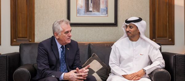Председник Србије Томислав Николић са министром УАЕ за високо образовање др. Ахмедом Белхуом - Sputnik Србија