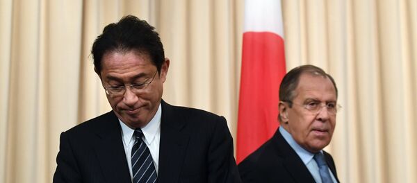 Šefovi diplomatija Rusije i Japana Sergej Laverov i Fumio Kisida - Sputnik Srbija