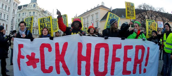 Protesti protiv predsedničkog kandidata Norberta Hofera u Beču Protesti protiv predsedničkog kandidata Norberta Hofera u Beču - Sputnik Srbija
