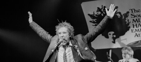 Џон Лајдон, Џони Ротен, на концерту Секс Пистолса у Мемфису, Тенеси, 6. јануара 1978. Џон Лајдон, Џони Ротен, на концерту Секс Пистолса у Мемфису, Тенеси, 6. јануара 1978. - Sputnik Србија