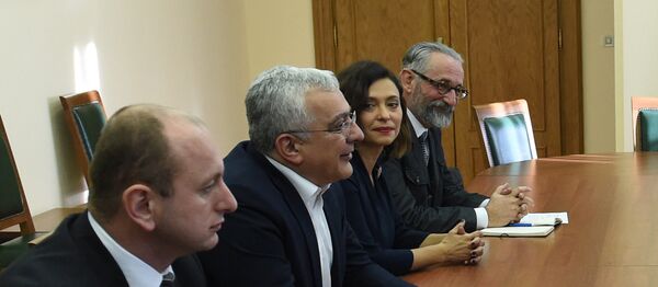 Председник Владе Србије Александар Вучић и представници српских културних институција и политичких партија из ЦГ Председник Владе Србије Александар Вучић и представници српских културних институција и политичких партија из ЦГ - Sputnik Србија