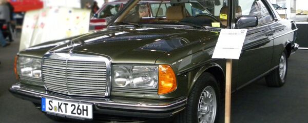 Mercedes 123 - Sputnik Srbija