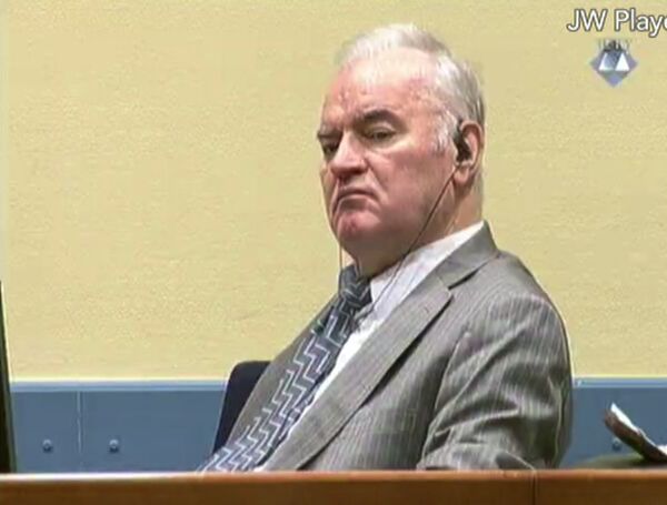 Ratko Mladić u haškoj sudnici - Sputnik Srbija
