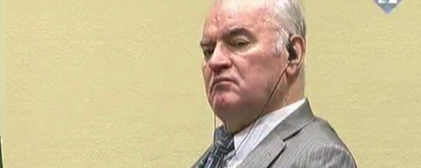 Ratko Mladić u haškoj sudnici - Sputnik Srbija