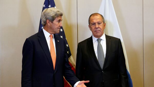 Šefovi diplomatija Rusije i SAD Džon Keri i Sergej Lavrov - Sputnik Srbija