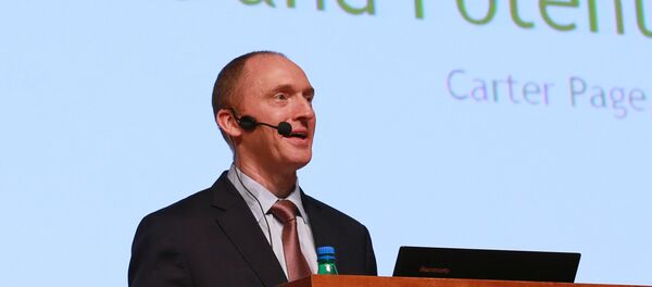 Trampov savetnik Karter Pejdž govori na predavanju u Moskvi - Sputnik Srbija