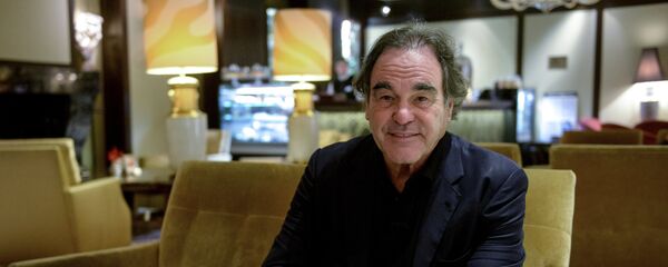 Амерички режисер Оливер Стоун током интервјуа - Sputnik Србија