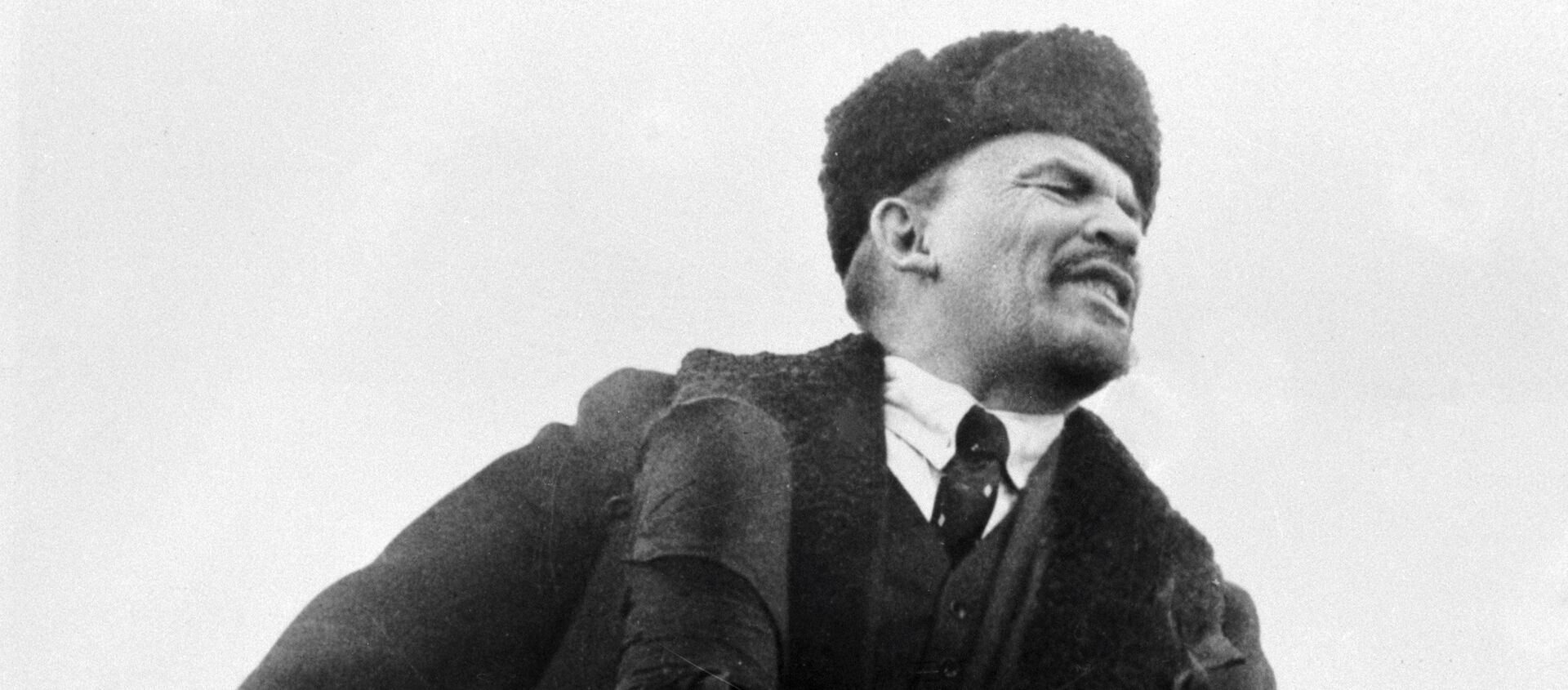 Владимир Лењин држи говор на Црвеном тргу - Sputnik Србија, 1920, 13.12.2016