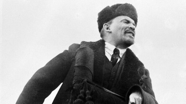 Владимир Лењин држи говор на Црвеном тргу - Sputnik Србија
