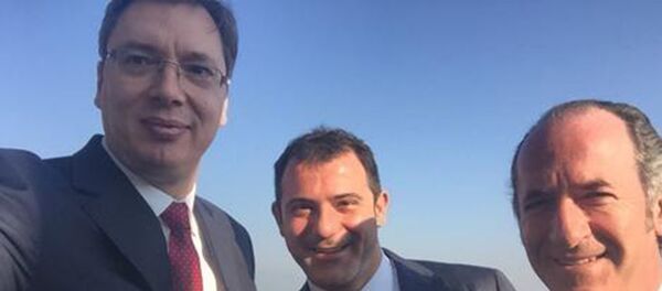 Селфи Александра Вучића са Дејаном Станковић и Луком Зајом. Селфи Александра Вучића са Дејаном Станковић и Луком Зајом. - Sputnik Србија