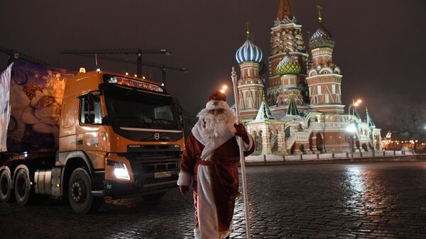 Допремање новогодишње јелке у Кремљ - Sputnik Србија