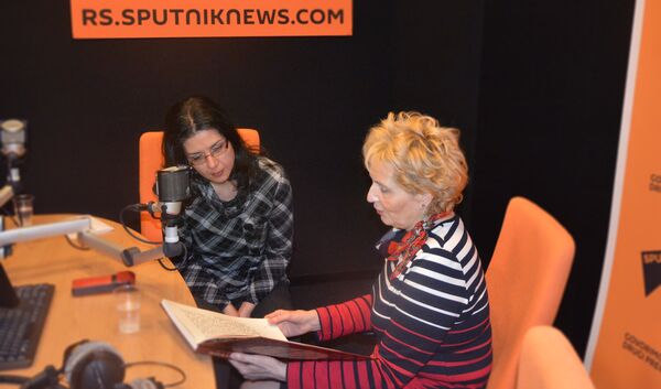 Pesnikinja Vera Horvat sa novinarkom Sputnjika Valentinom Bulatović. - Sputnik Srbija