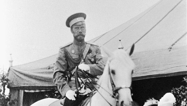 Цар Николај Романов  на коњу - Sputnik Србија