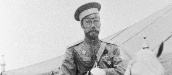 Цар Николај Романов  на коњу - Sputnik Србија